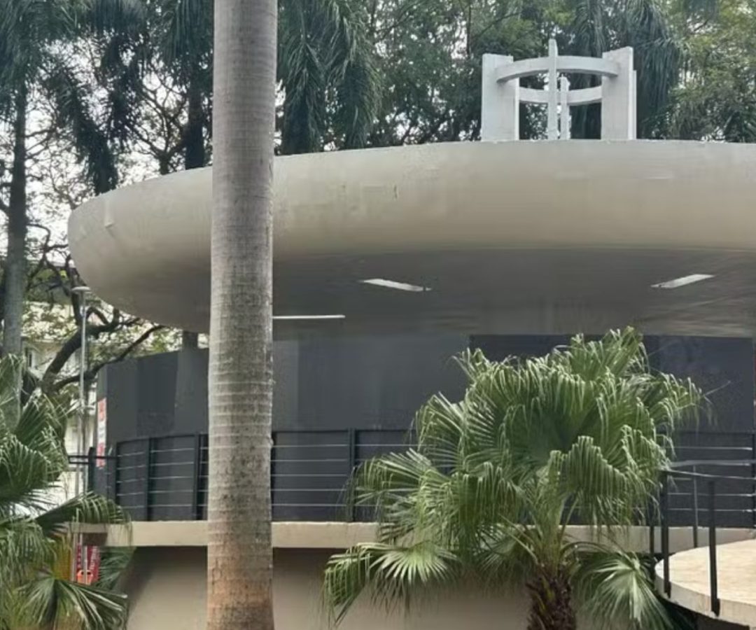 homem é ferido com tesouradas