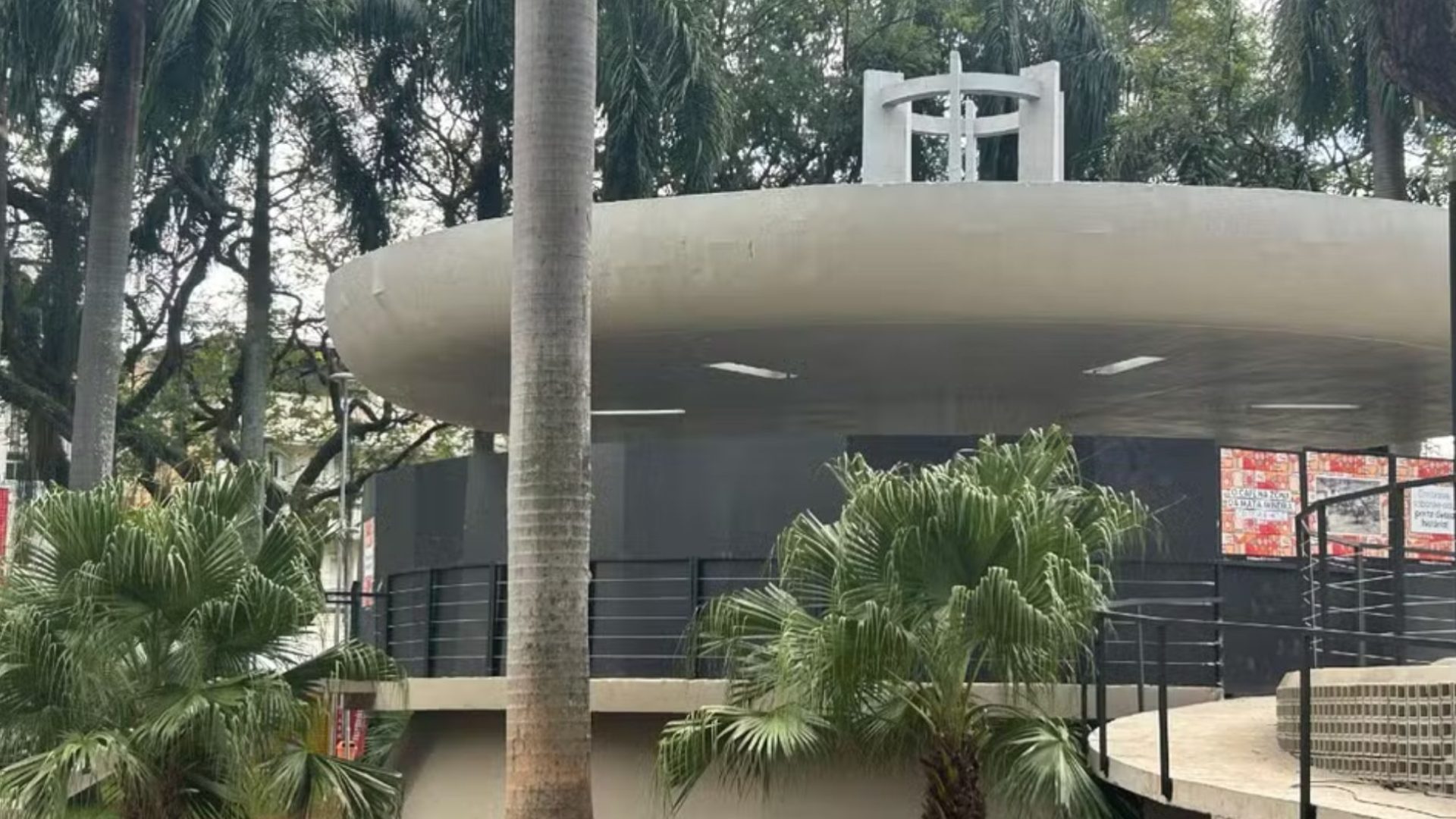 homem é ferido com tesouradas