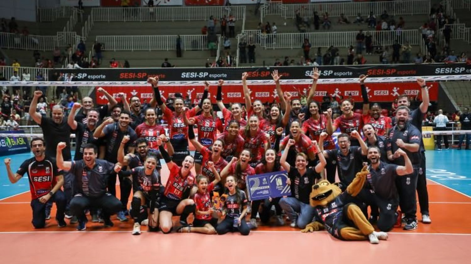 Equipe celebra classificação (Fotos: Felipe Wiira/Sesi-SP)