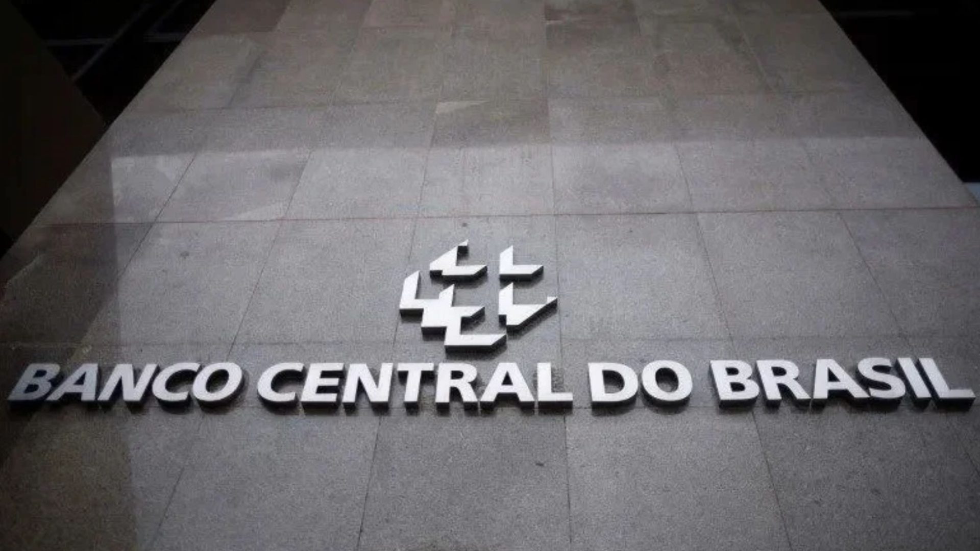 inadimplência em agosto