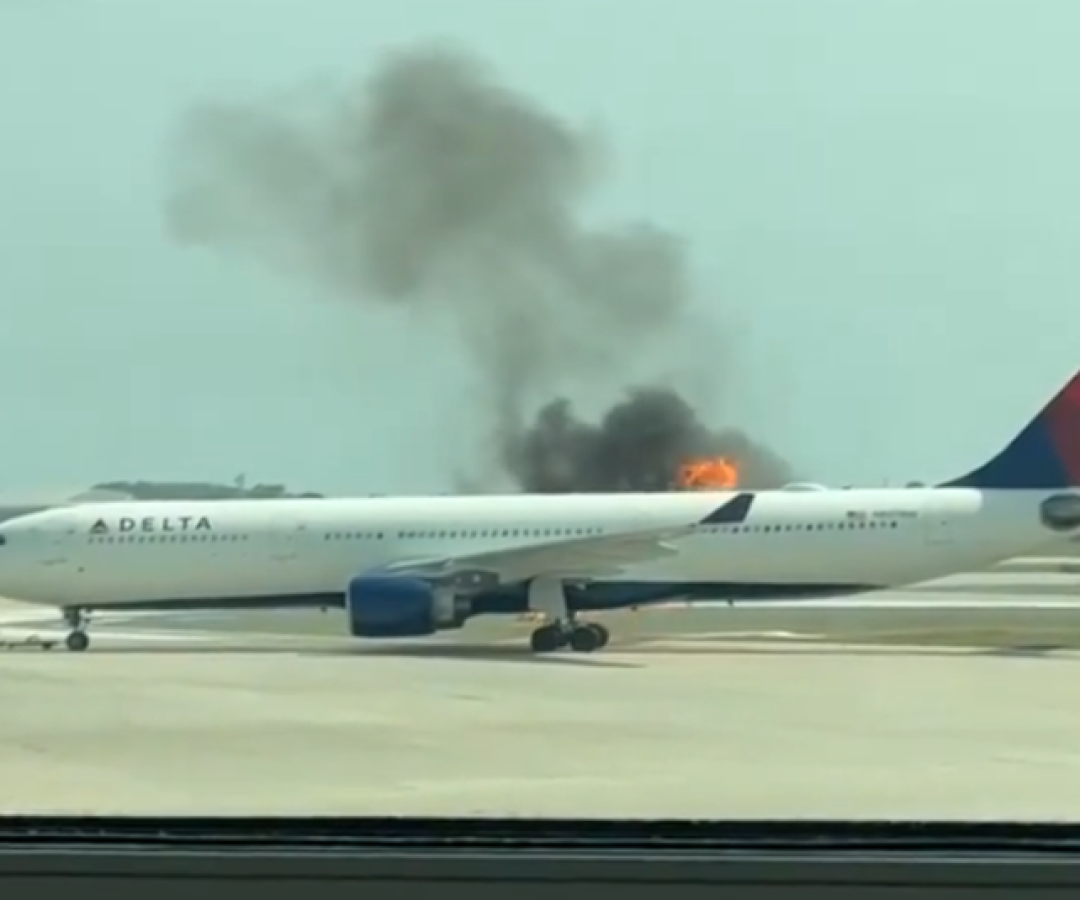 incendio-aviao-delta-orlando