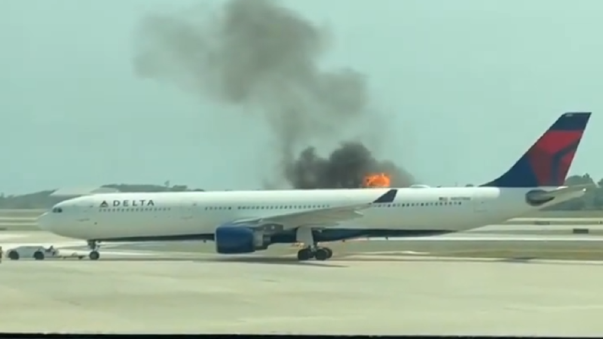 incendio-aviao-delta-orlando