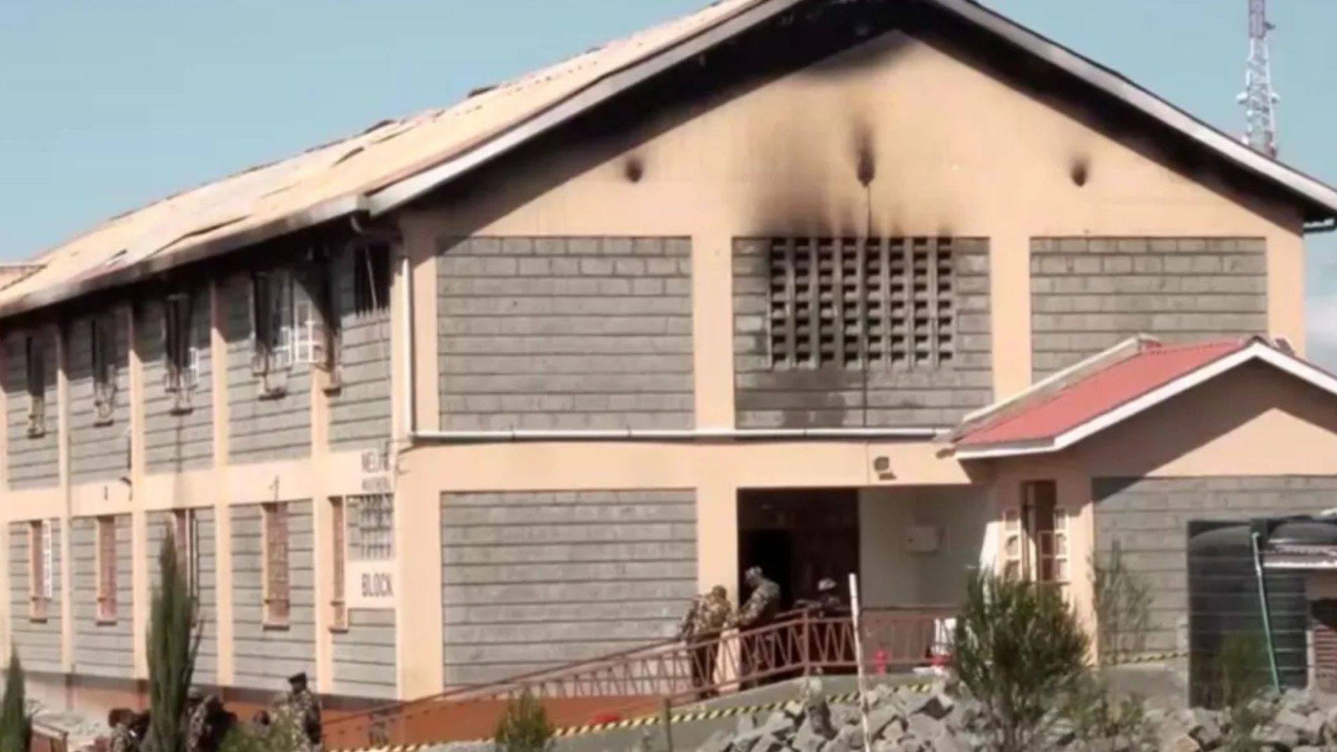 incêndio em escola feminina no Quênia