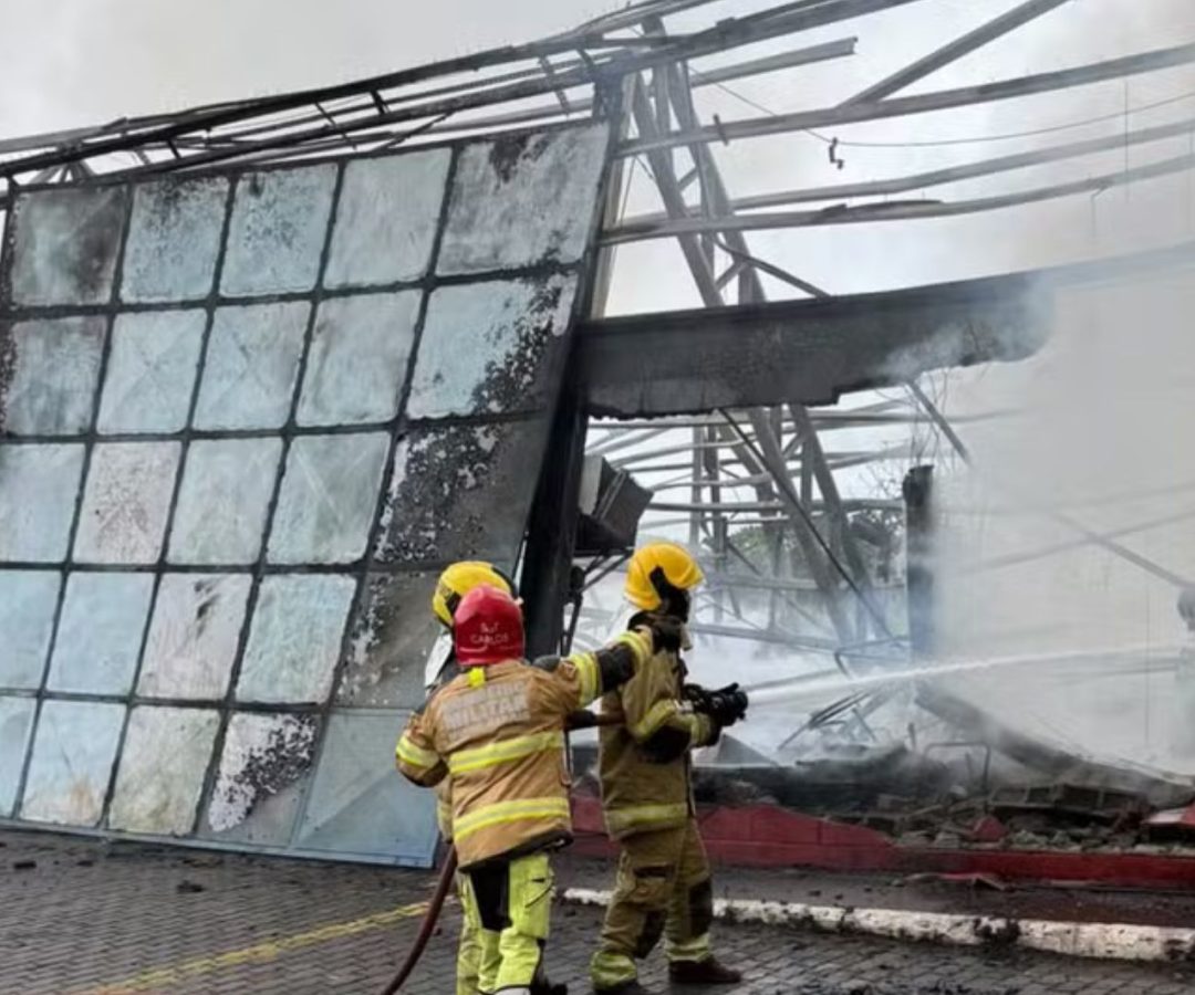 incêndio em galpão em Juiz de Fora