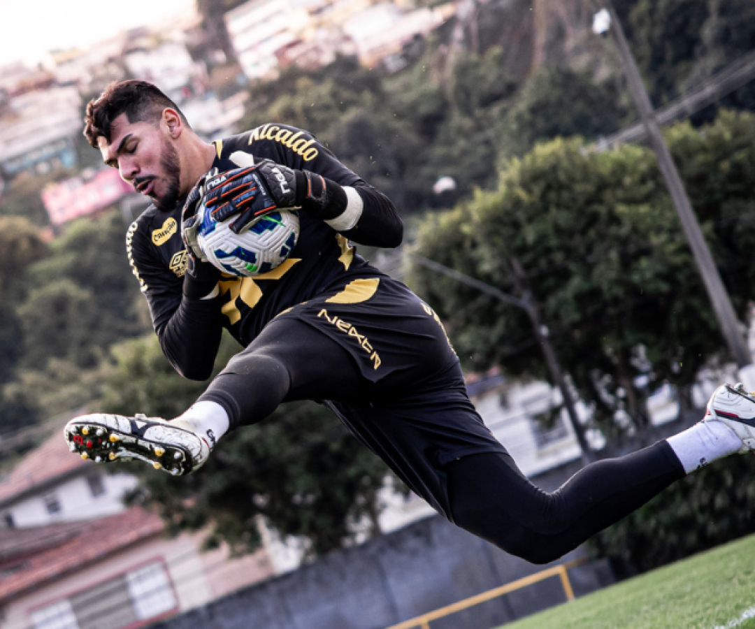 O Bahia acertou a contratação por empréstimo do goleiro João Paulo, de 30 anos, que pertence ao Santos. O vínculo vai até...