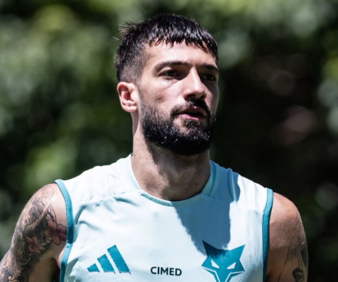 O Santos acertou a contratação de Lautaro Díaz, atacante argentino de 28 anos, por empréstimo do Cruzeiro. O jogador chega com opção...