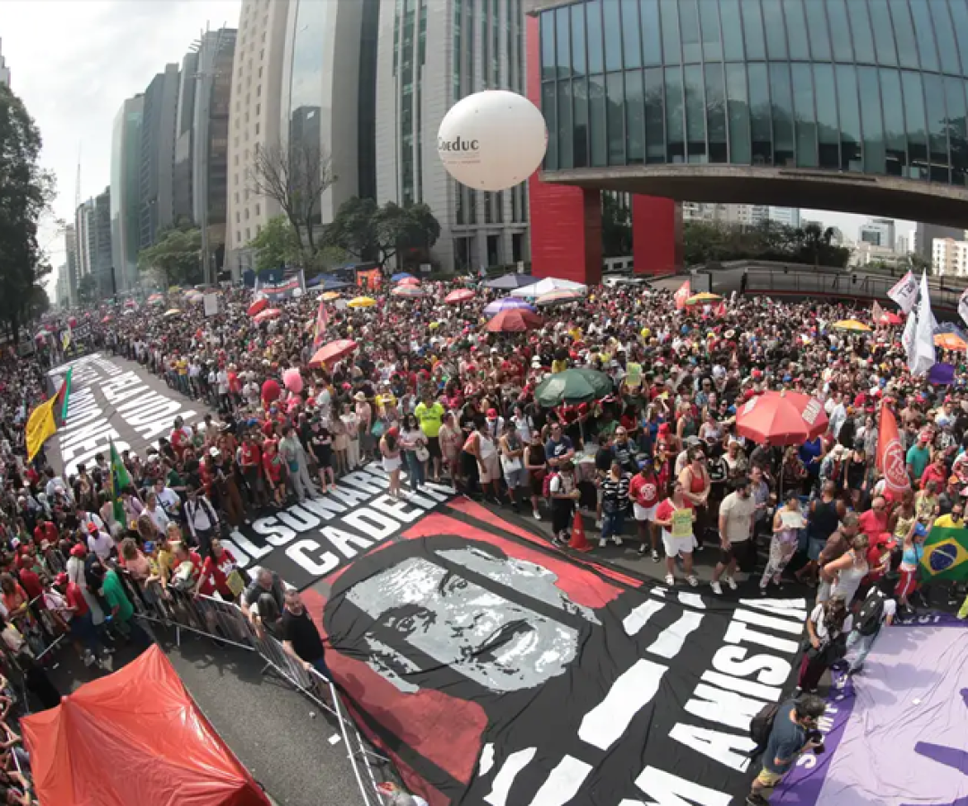 Ato contra a PEC da Blindagem e a anistia aos condenados de 8/1 levou cerca de 42 mil pessoas à Avenida Paulista neste domingo (21).