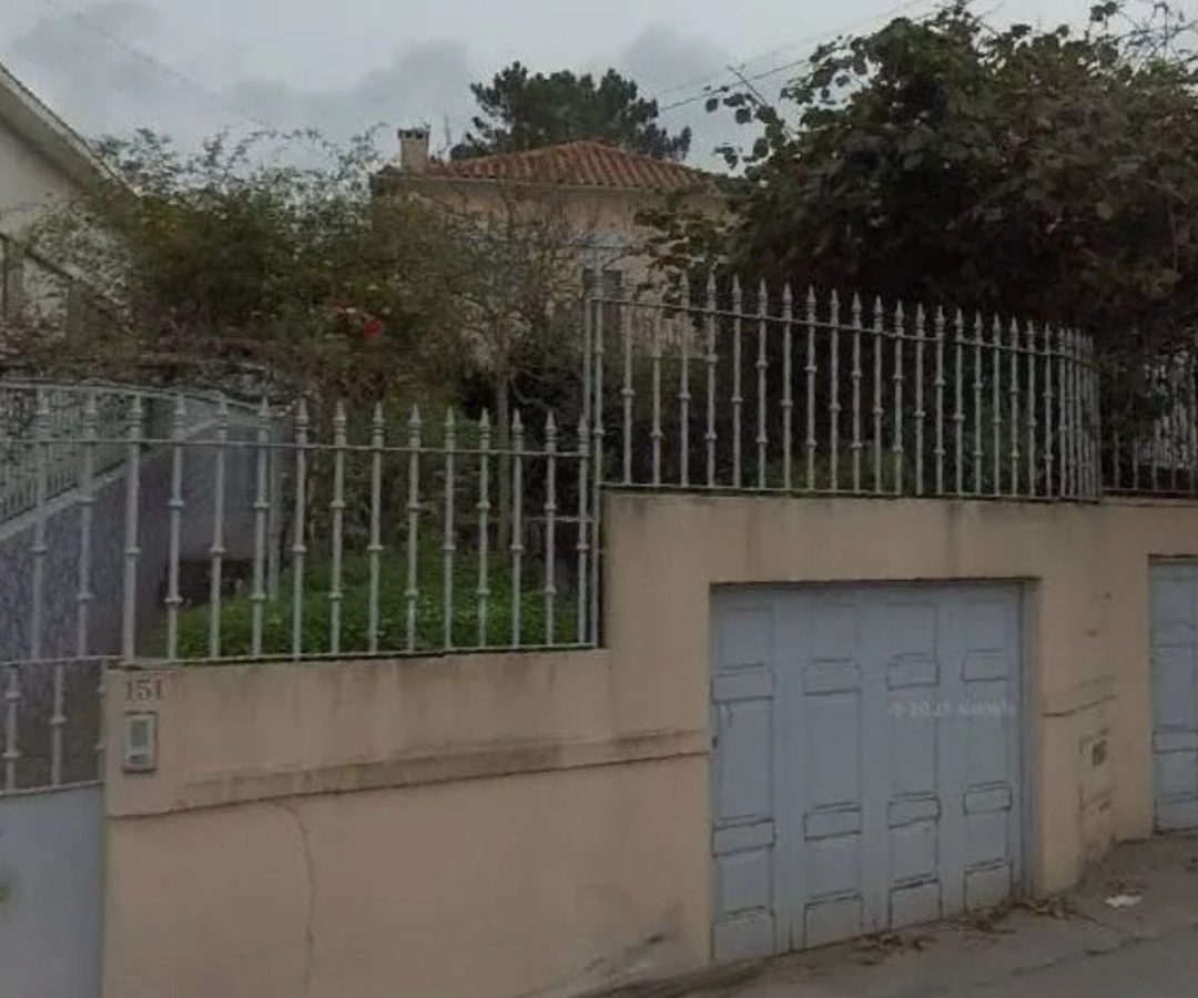 mulher vive com corpo da mãe em Portugal