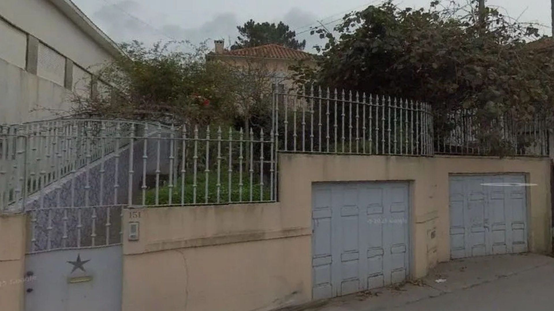 mulher vive com corpo da mãe em Portugal