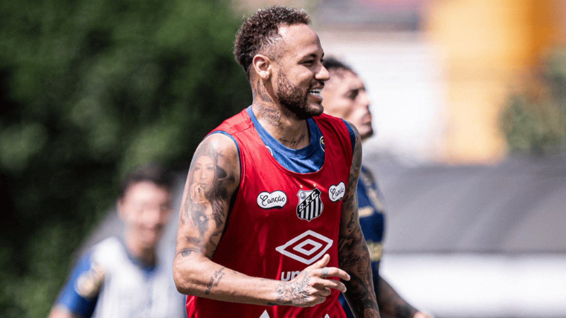 Neymar segue em recuperação no Departamento Médico do Santos e se aproxima da data prevista para retorno aos gramados.