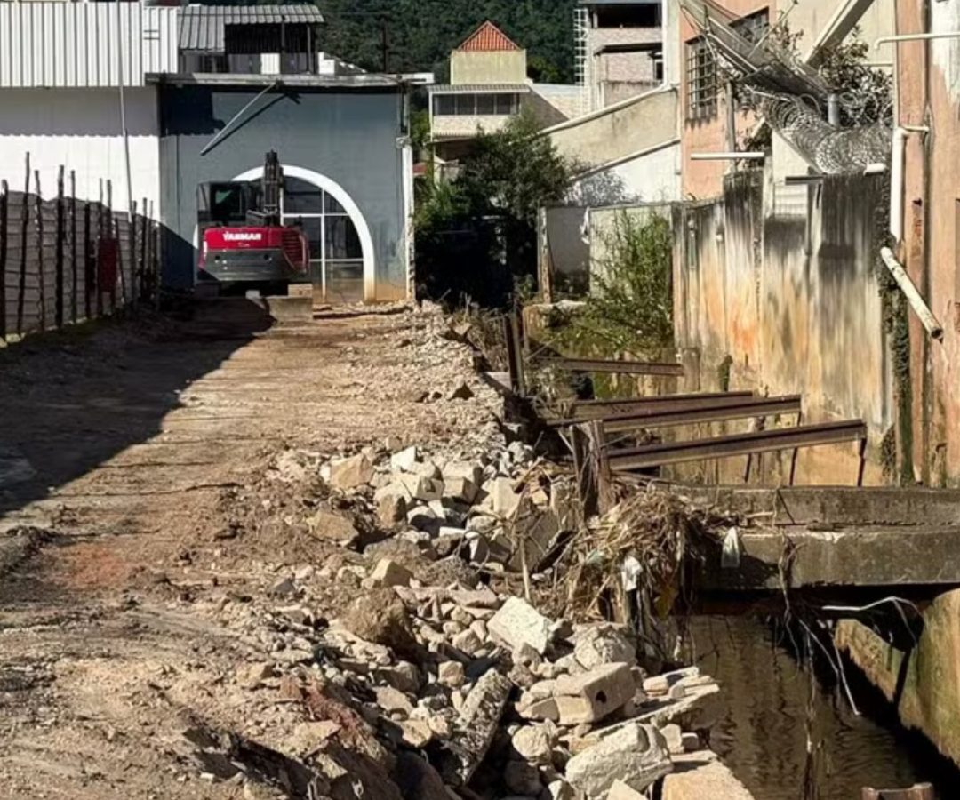 obras no Córrego São Pedro