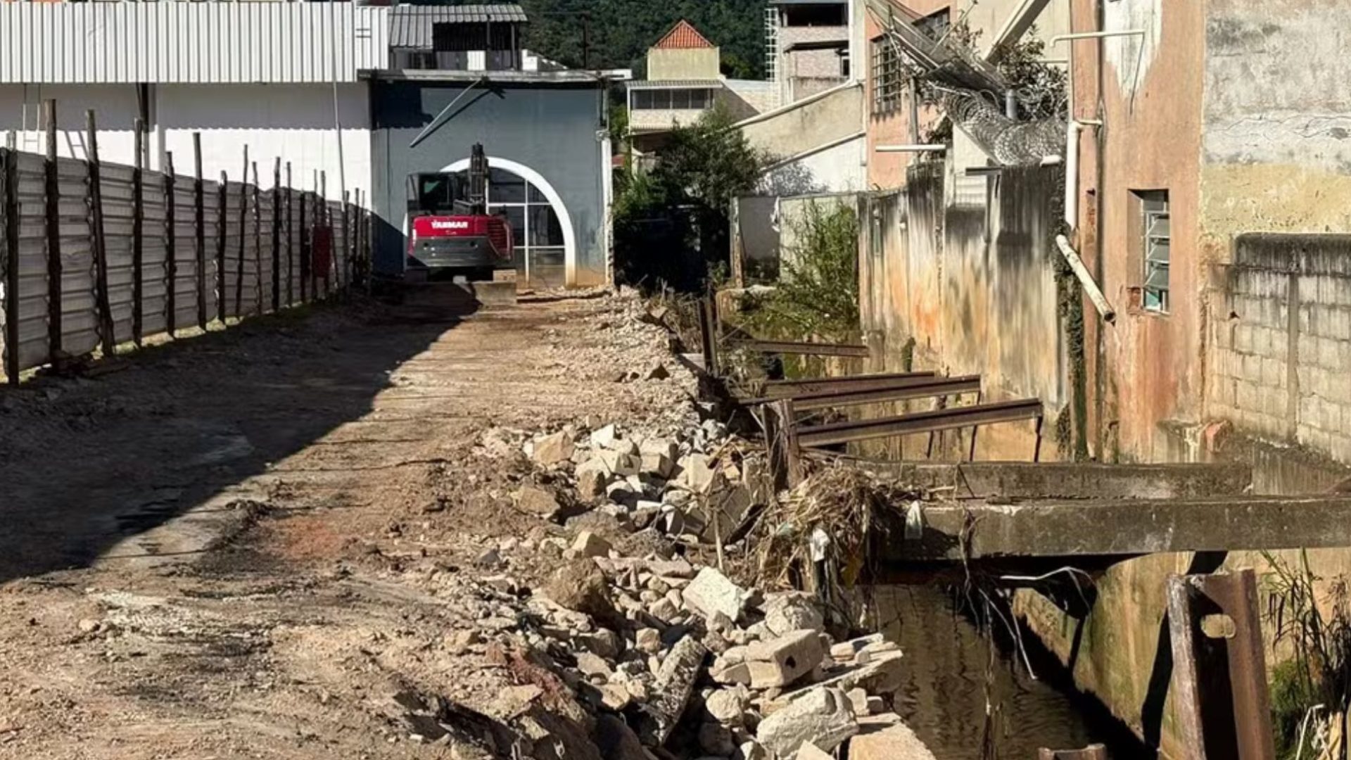 obras no Córrego São Pedro