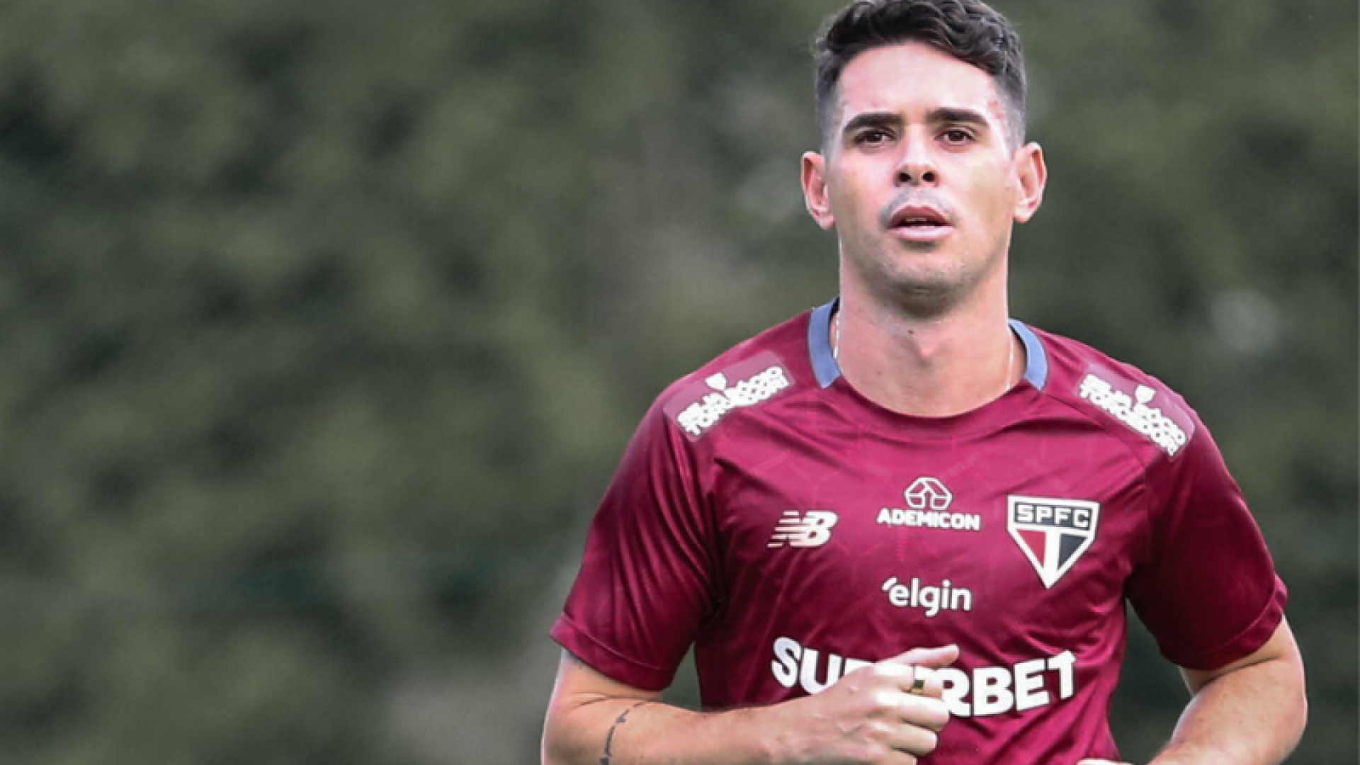 O São Paulo retomou os treinos nesta quarta-feira, após dois dias de folga, focado no confronto contra o Botafogo no dia 14.