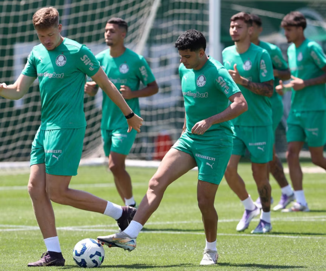 O Palmeiras se reapresentou nesta quinta-feira (18) após a vitória por 2 a 1 sobre o River Plate, em Buenos Aires, que deu vantagem nas...