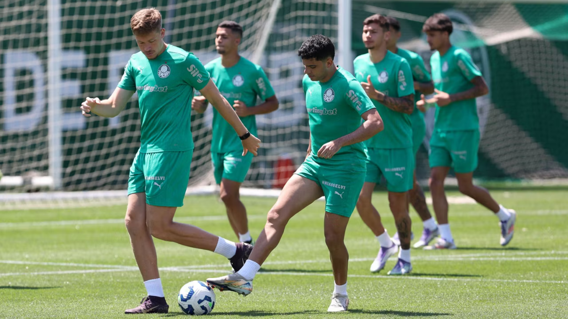 O Palmeiras se reapresentou nesta quinta-feira (18) após a vitória por 2 a 1 sobre o River Plate, em Buenos Aires, que deu vantagem nas...