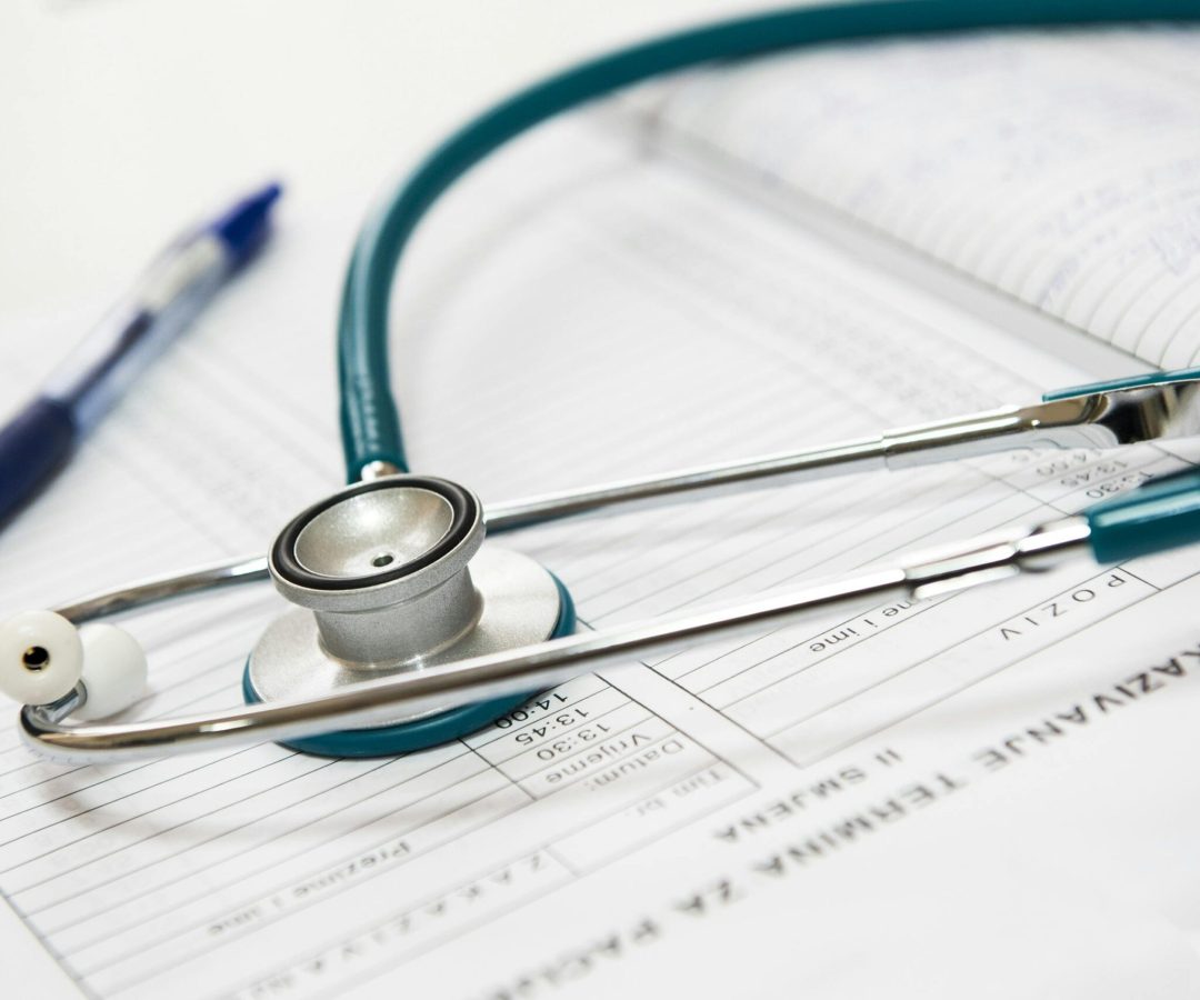 imagem para ilustrar matéria de saúde (Foto de Pixabay: https://www.pexels.com/pt-br/foto/foto-de-close-up-de-um-estetoscopio-40568/)