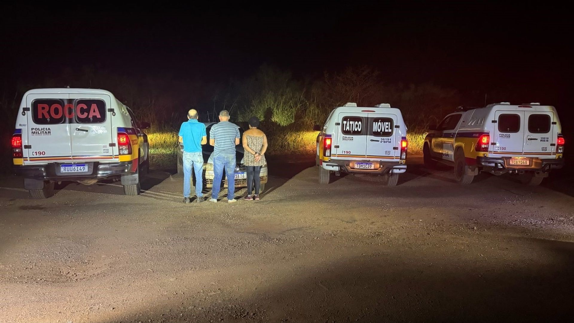 Polícia prende envolvidos em roubos em Sacramento. (foto; divulgação/PMMG