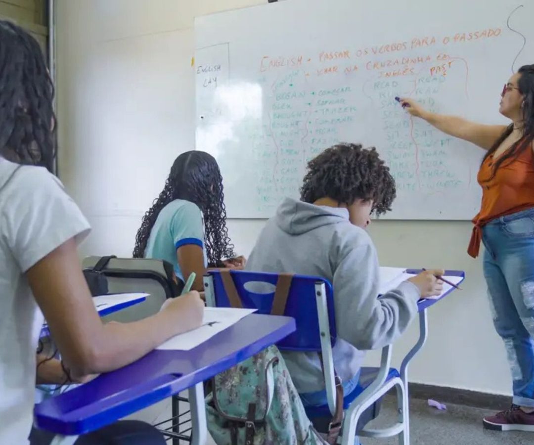 propostas de educação de Lula e Flávio Bolsonaro