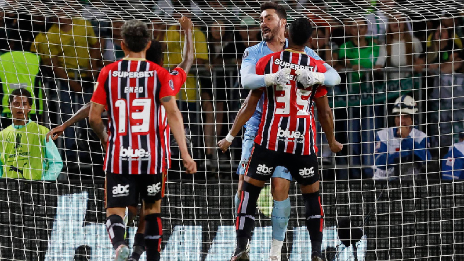 Rafael foi o nome do jogo no empate sem gols entre São Paulo e Atlético Nacional, nesta terça (12), na Colômbia, pelas oitavas da...