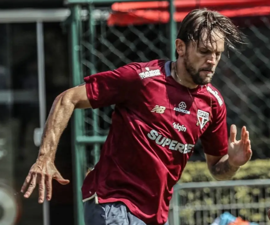 Dez anos após deixar o São Paulo rumo ao futebol italiano, Rafael Tolói foi apresentado oficialmente nesta terça-feira (9). Aos 34 anos...