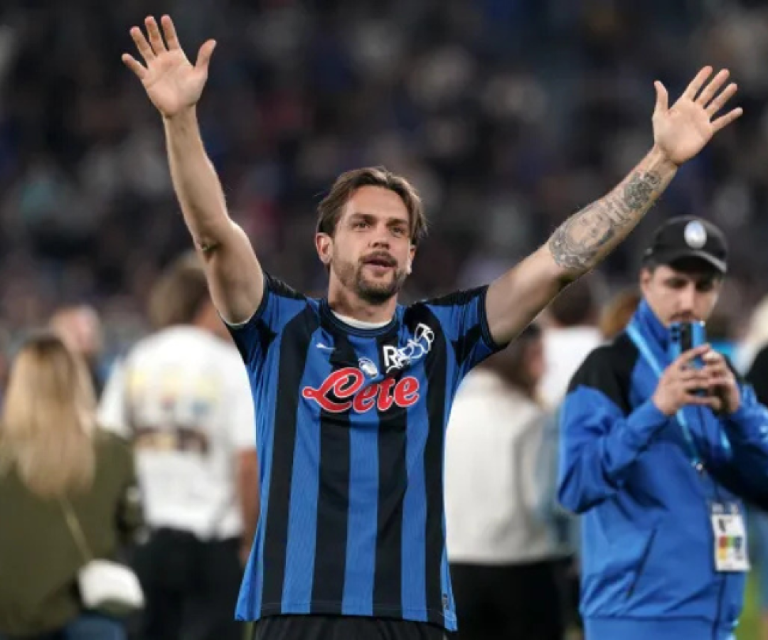 O zagueiro Rafael Tolói, de 34 anos, desembarcou nesta quinta-feira (14) em Congonhas para realizar exames e assinar contrato com o...