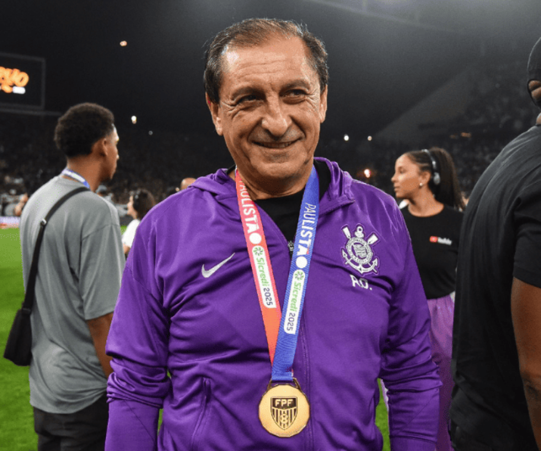 Com dificuldade de encontrar alternativas disponíveis no mercado, o técnico Ramón Díaz ganhou força nos bastidores da Vila Belmiro.