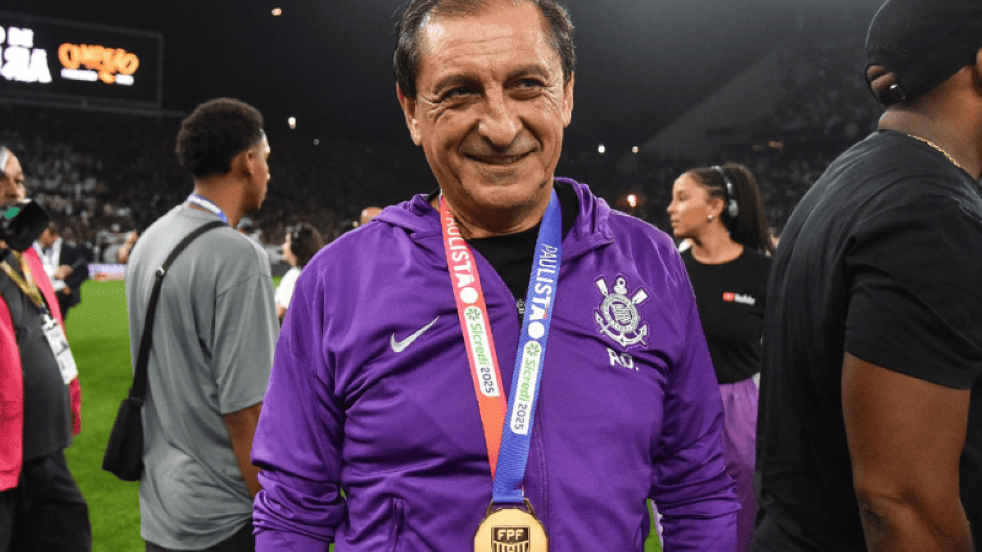 Com dificuldade de encontrar alternativas disponíveis no mercado, o técnico Ramón Díaz ganhou força nos bastidores da Vila Belmiro.
