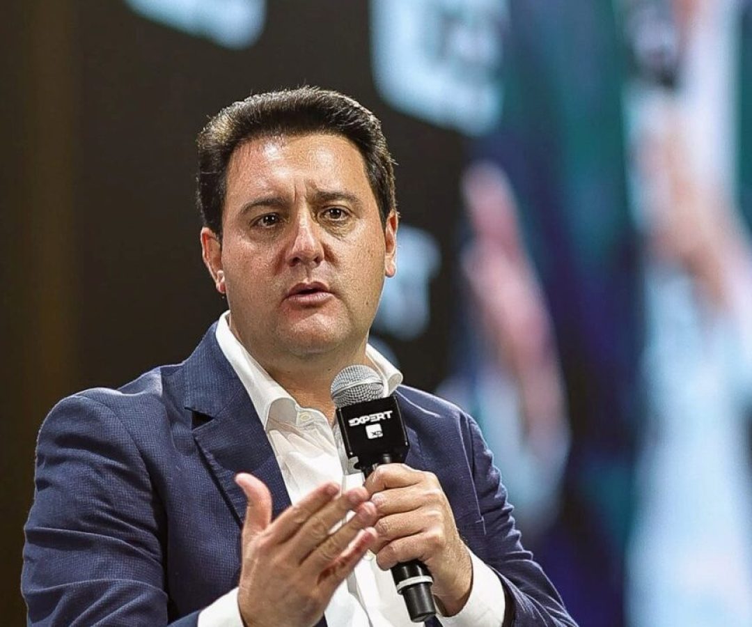 Ratinho Jr desiste de candidatura para presidente.