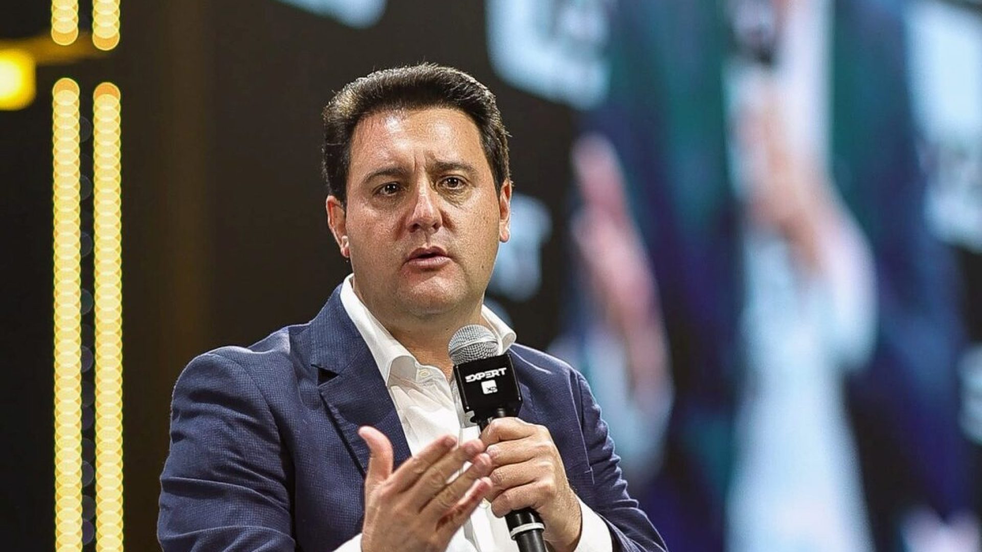 Ratinho Jr desiste de candidatura para presidente.