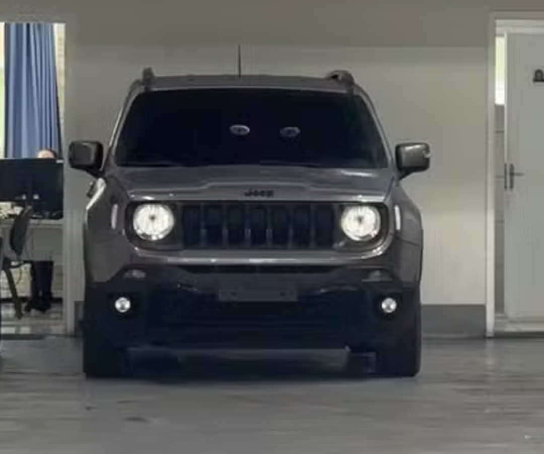 Jeep Renegade — segundo carro usado pelos suspeitos, agora estacionado na unidade da Guarda Civil Municipal de Praia Grande.