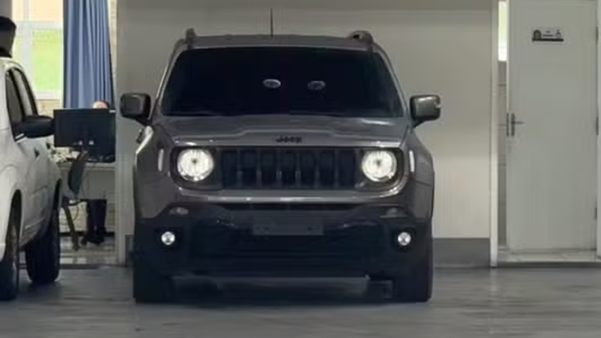 Jeep Renegade — segundo carro usado pelos suspeitos, agora estacionado na unidade da Guarda Civil Municipal de Praia Grande.