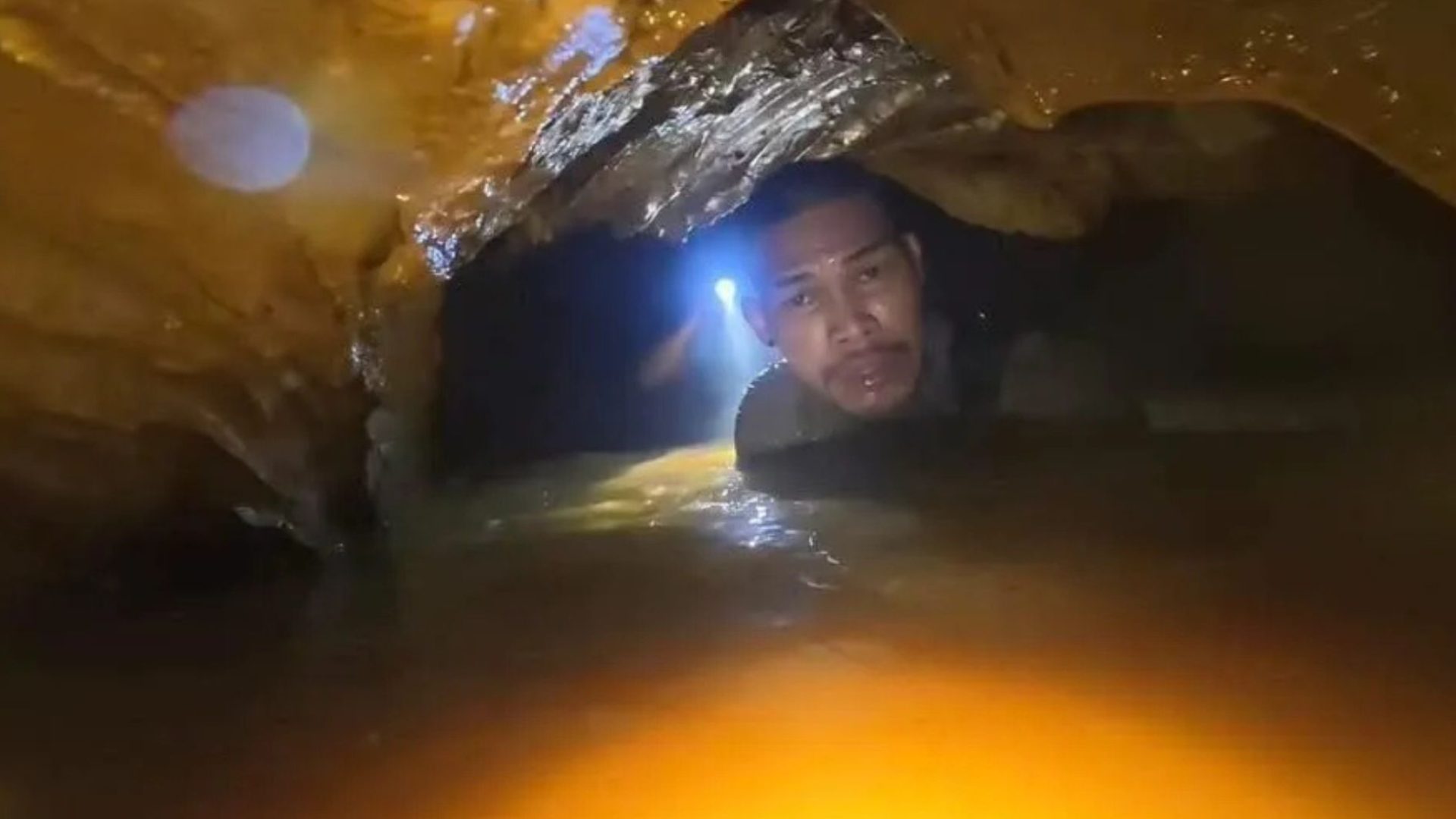 resgate em caverna no Laos