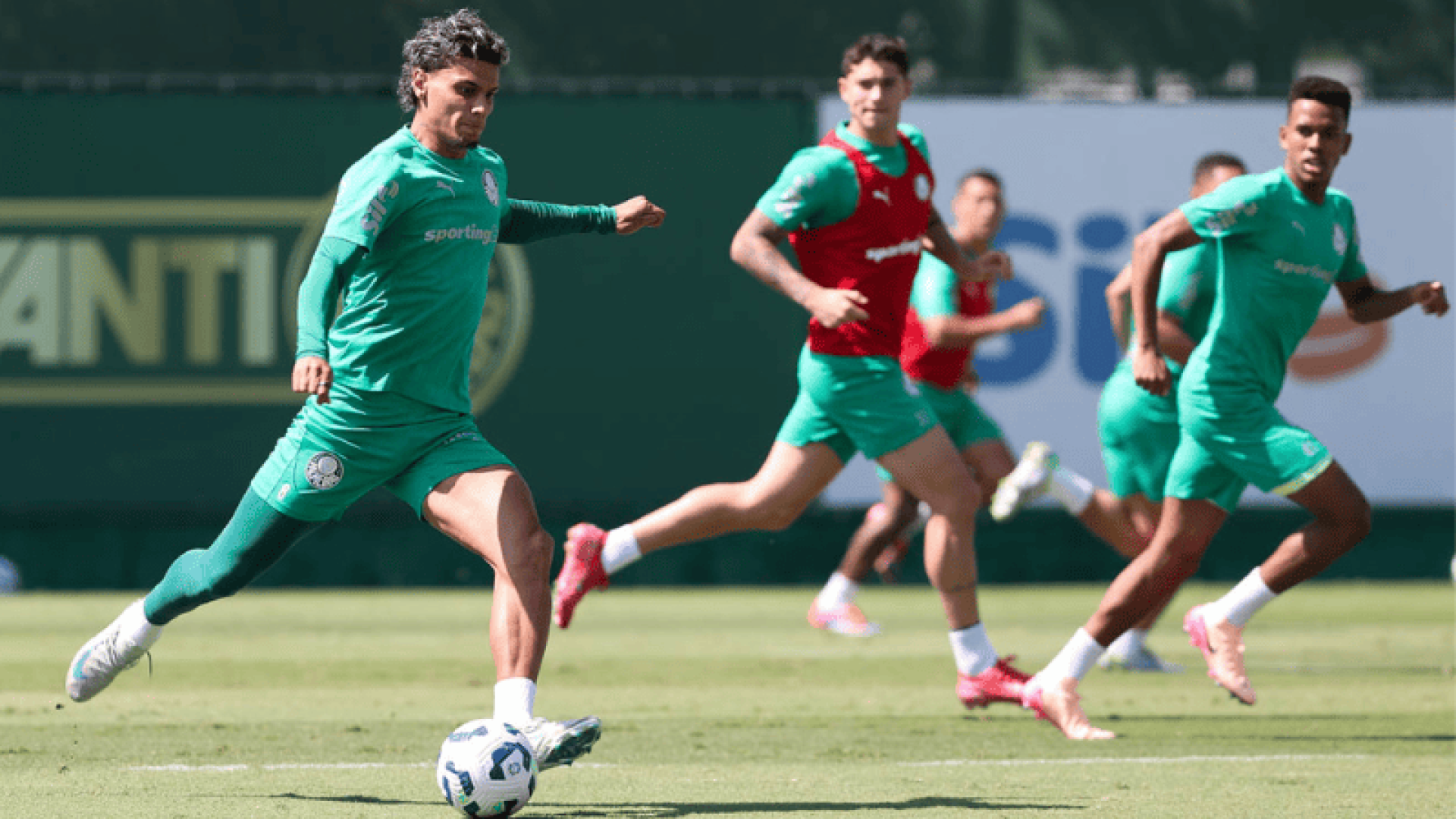 Nesta quarta-feira (16), o Verdão visita o Internacional no Beira-Rio, em Porto Alegre, pela 4ª rodada do Campeonato Brasileiro de 2025.