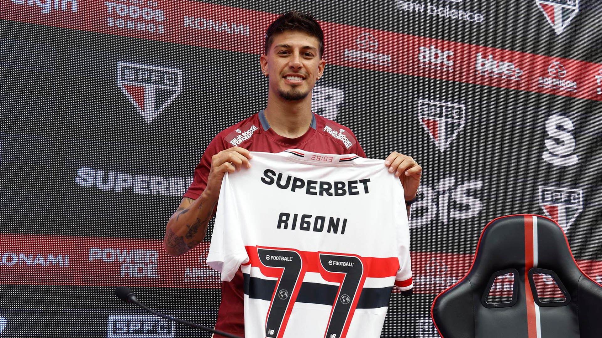 Apresentado nesta quinta-feira (11), Emiliano Rigoni afirmou que sempre pensou em retornar ao São Paulo. Para o atacante, o MorumBIS é...