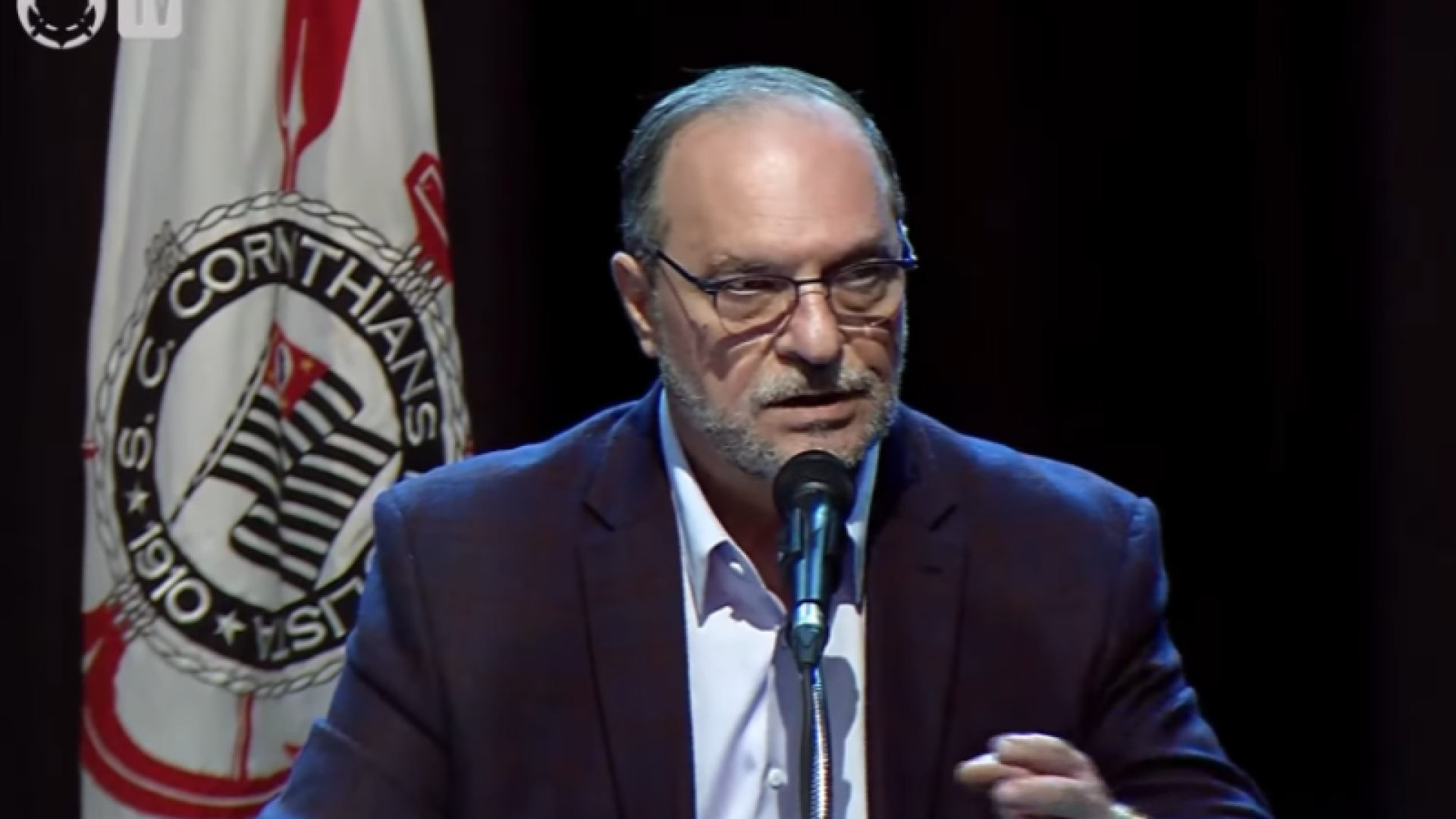 O presidente do Conselho Deliberativo do Corinthians, Romeu Tuma Júnior, defendeu em entrevista que o clube suspenda os pagamentos...