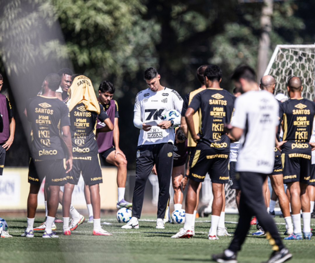 O Santos enfrenta o Bahia neste domingo (24), às 16h, na Arena Fonte Nova, pela 21ª rodada do Brasileirão.
