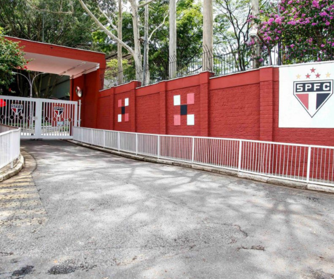 O São Paulo sofreu nesta segunda-feira (25) um transfer ban da Fifa por conta de uma dívida com o Cerro Porteño referente ao...