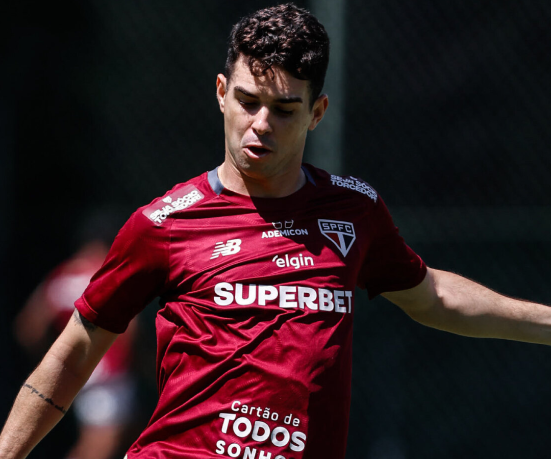 O São Paulo treinou nesta quinta-feira com retornos importantes. Tapia e Ferraresi, que serviram Chile e Venezuela nas Eliminatórias...