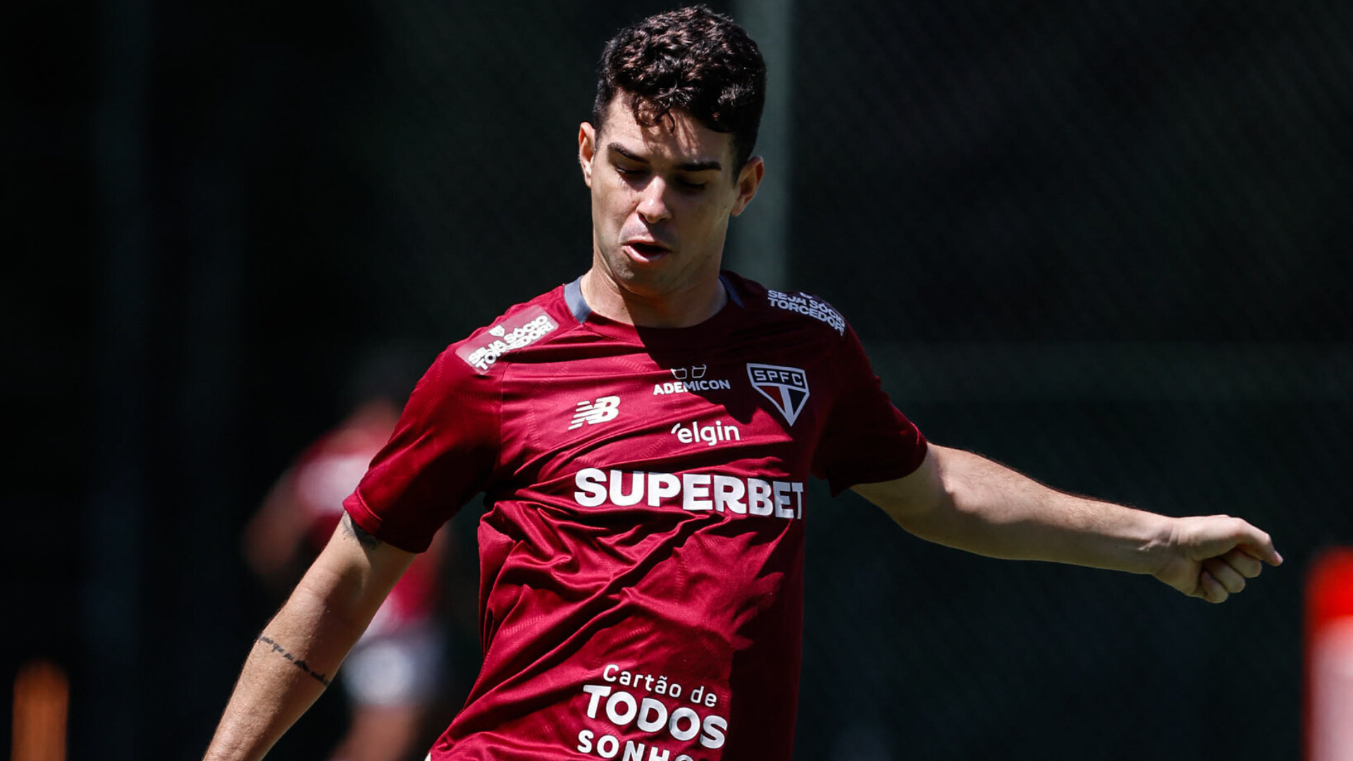 O São Paulo treinou nesta quinta-feira com retornos importantes. Tapia e Ferraresi, que serviram Chile e Venezuela nas Eliminatórias...