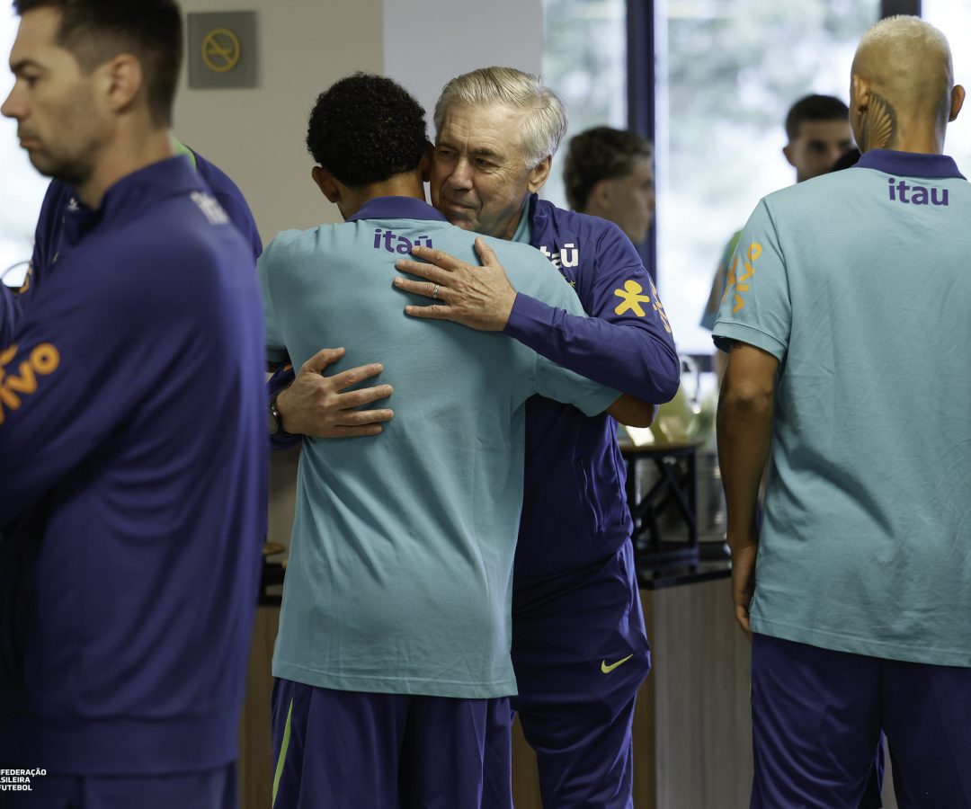 Carlo Ancelotti comandou nesta segunda-feira o primeiro treino da Seleção Brasileira na Granja Comary, em Teresópolis. A preparação visa...