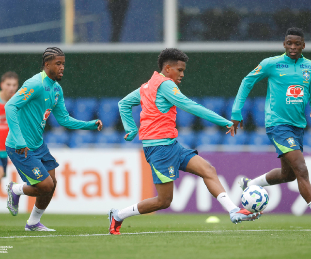 A Seleção Brasileira realizou nesta terça-feira (2) seu primeiro treino com todos os convocados à disposição de Carlo Ancelotti.