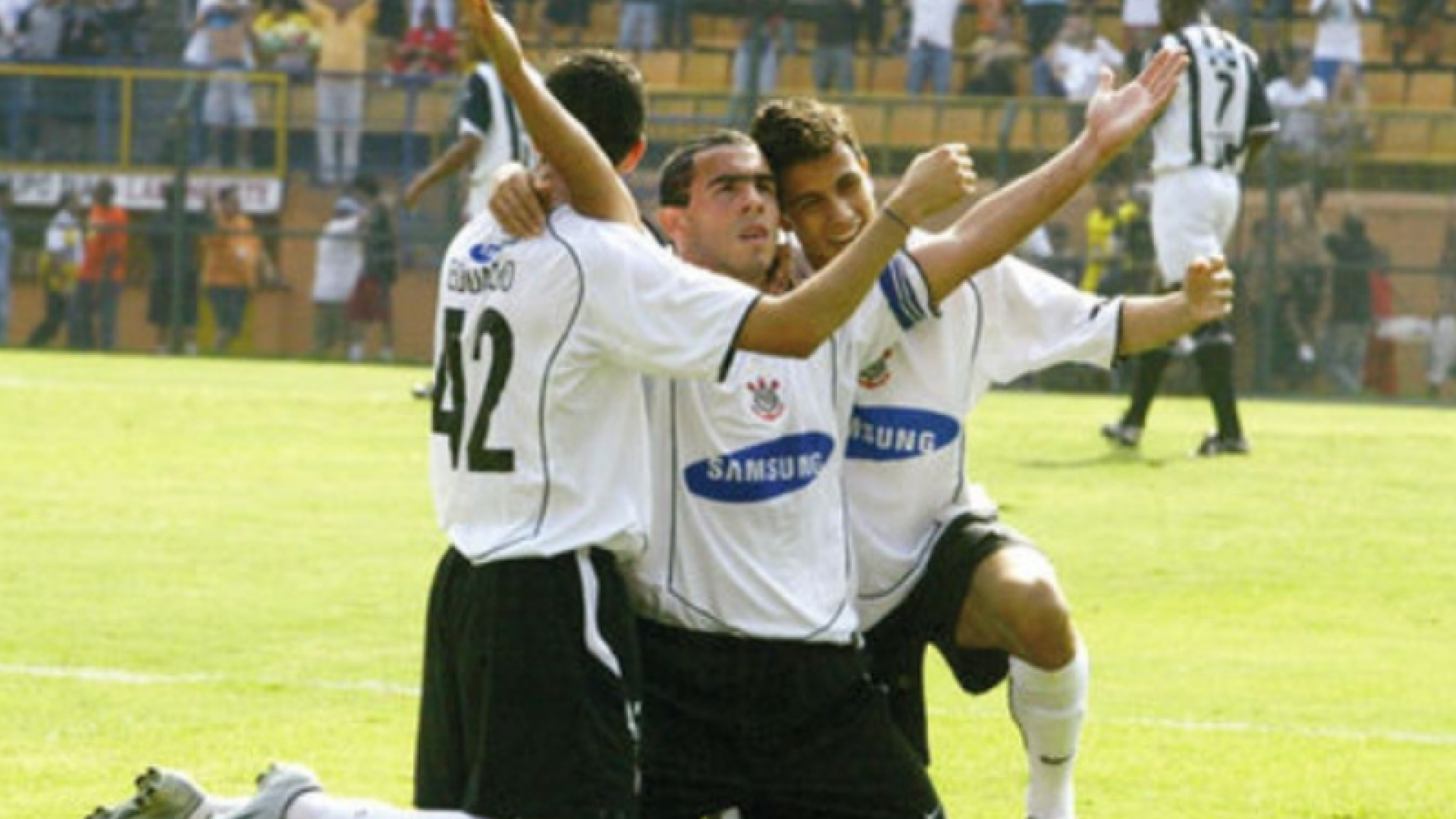 O ex-árbitro Edílson Pereira de Carvalho admitiu que manipulou resultados no Brasileirão de 2005 e afirmou que o Internacional deveria...
