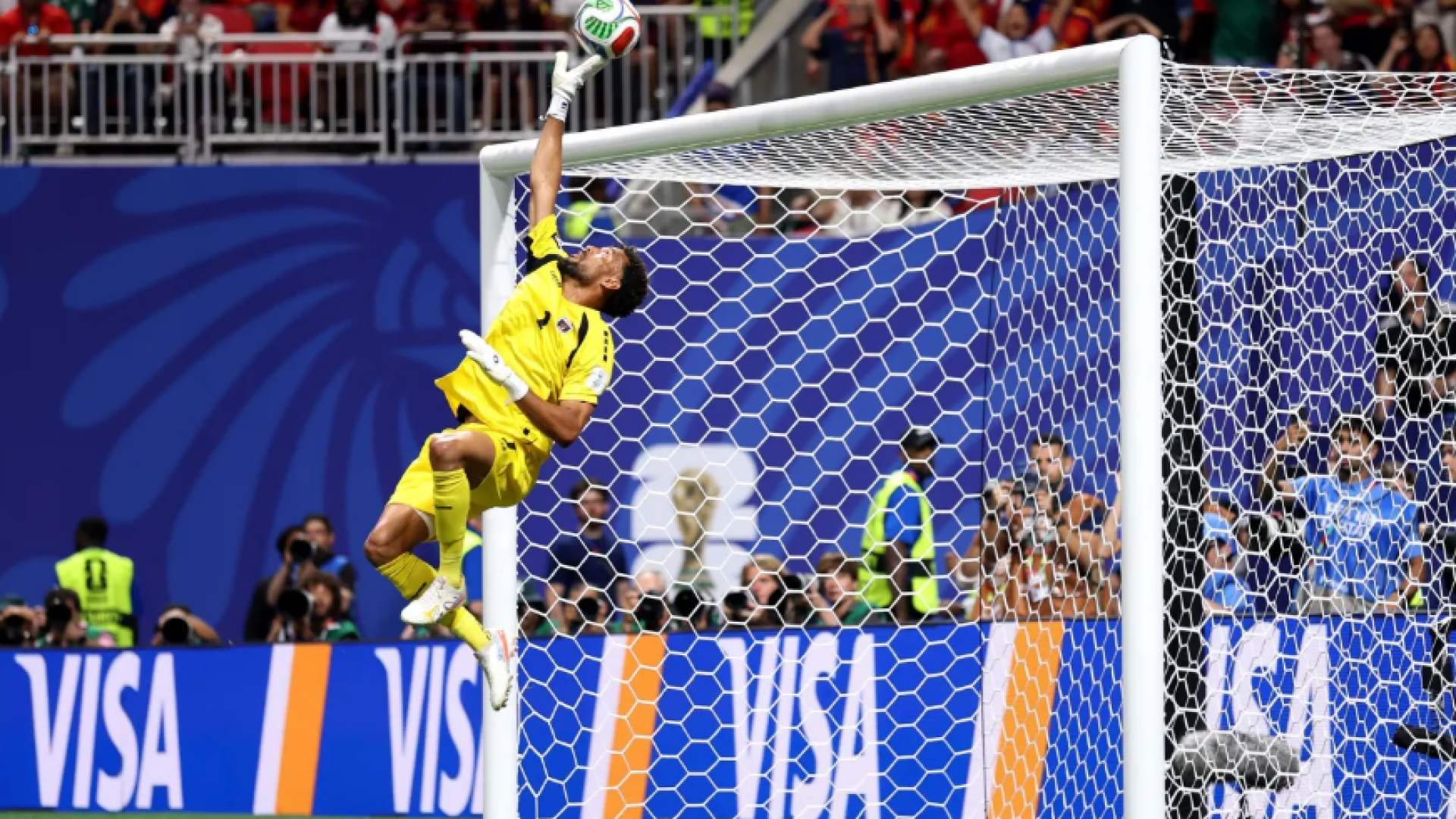 Vozinha: o goleiro que parou a Espanha, virou herói dos brasileiros e alcançou 6 milhões de seguidores